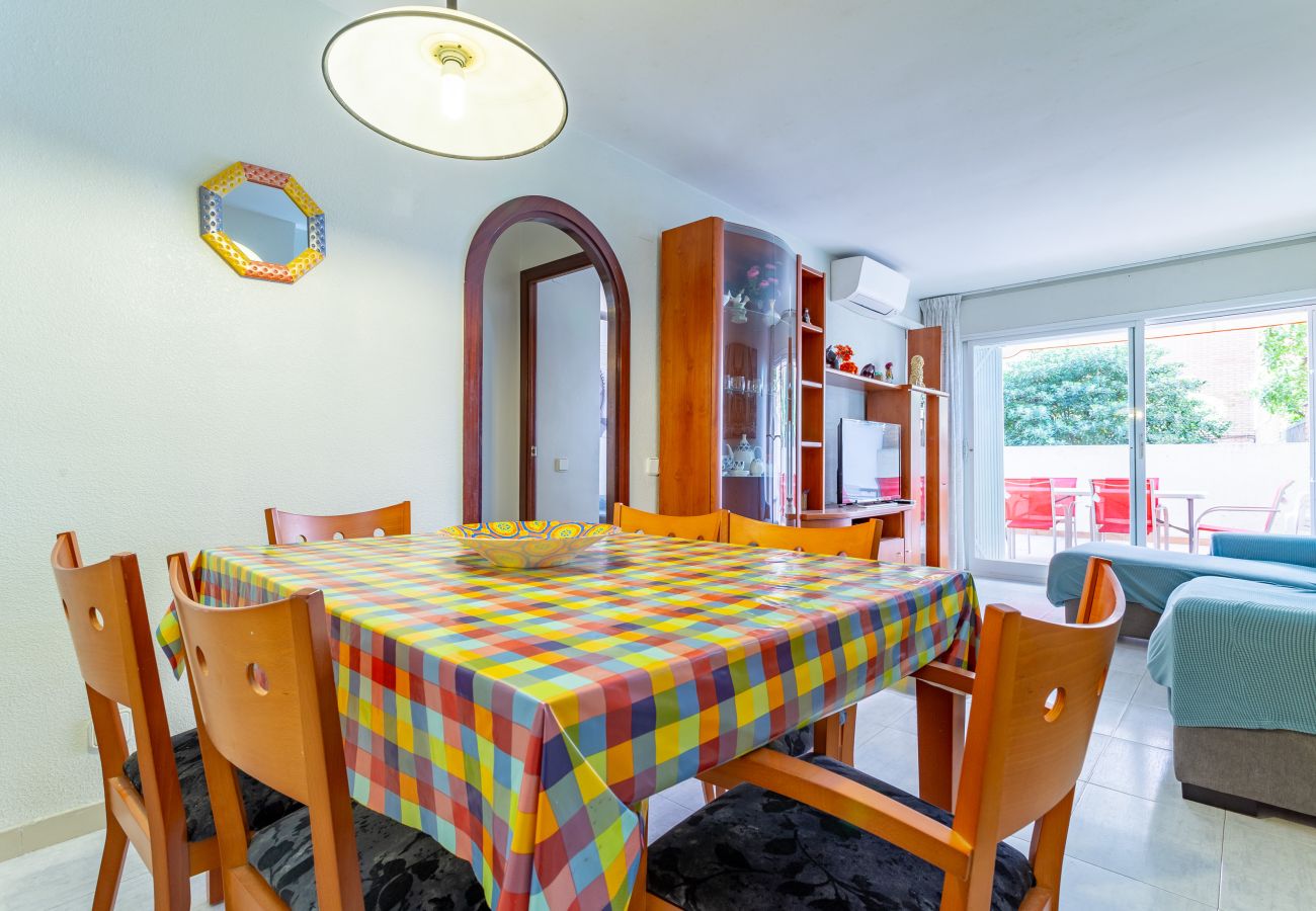 Ferienwohnung in Salou - FMP & ANCORA RED * GARTEN * 1. STRANDREIHE