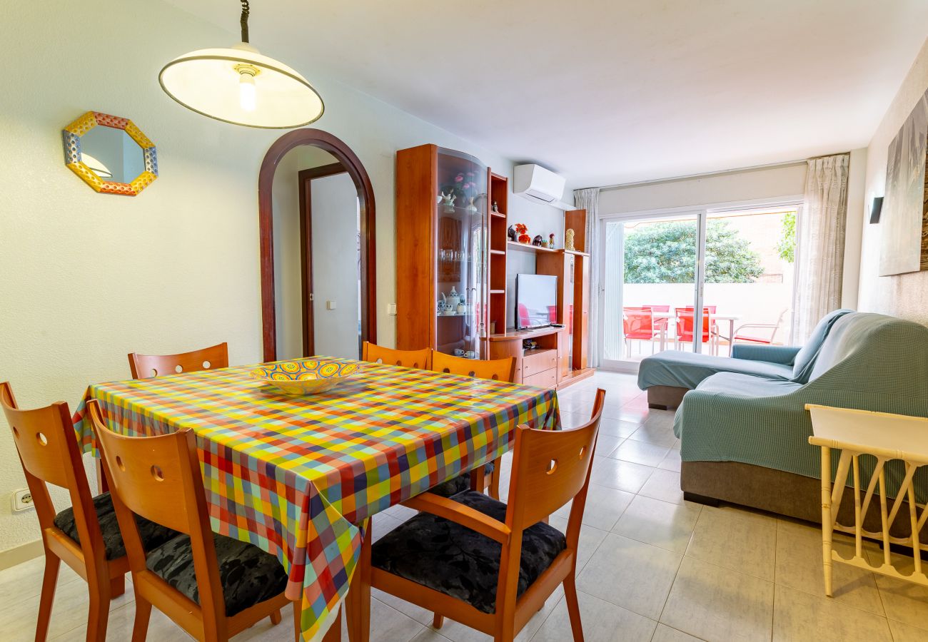 Ferienwohnung in Salou - FMP & ANCORA RED * GARTEN * 1. STRANDREIHE