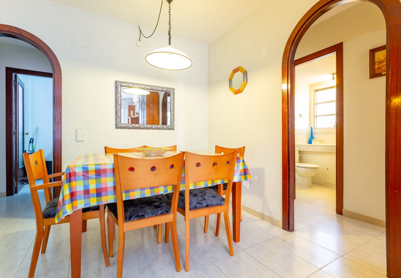 Apartment in Salou - FMP & ANCORA RED * GARDEN * 1ST BEACH LINE